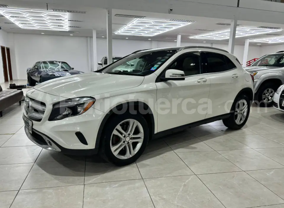 Foto 1 de Mercedes Benz GLA 180