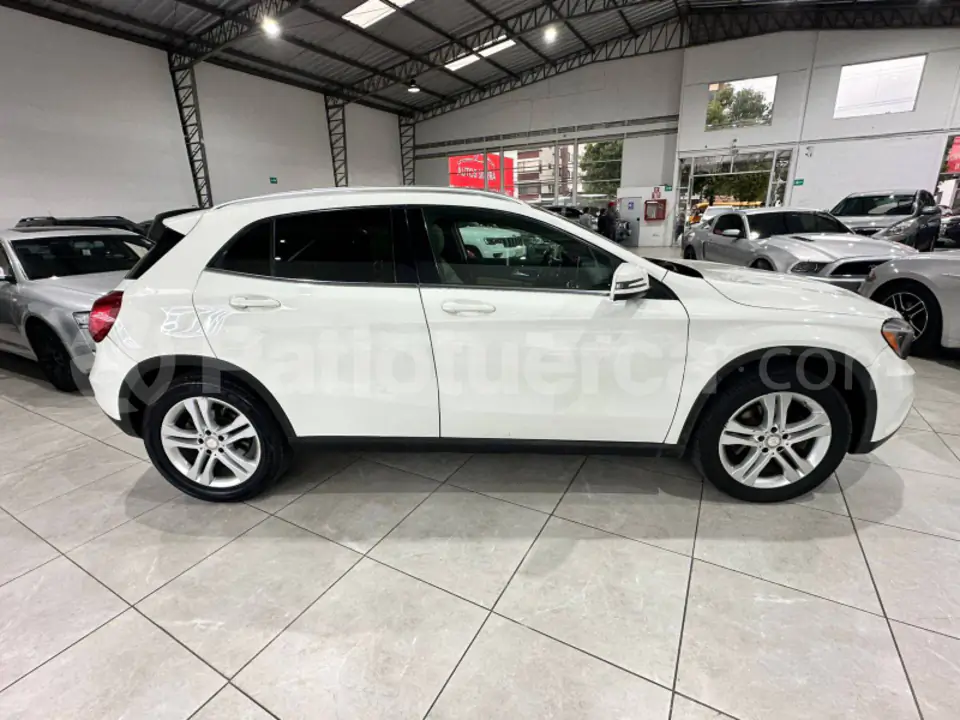 Foto 7 de Mercedes Benz GLA 180