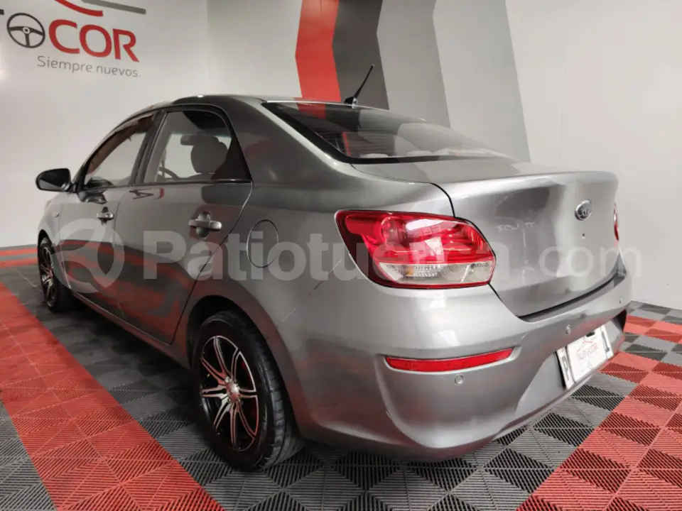 Foto 4 de Kia Soluto LX