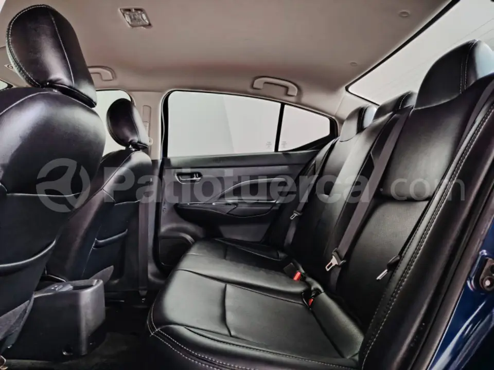 Foto 15 de Nissan VERSA ADVANCE