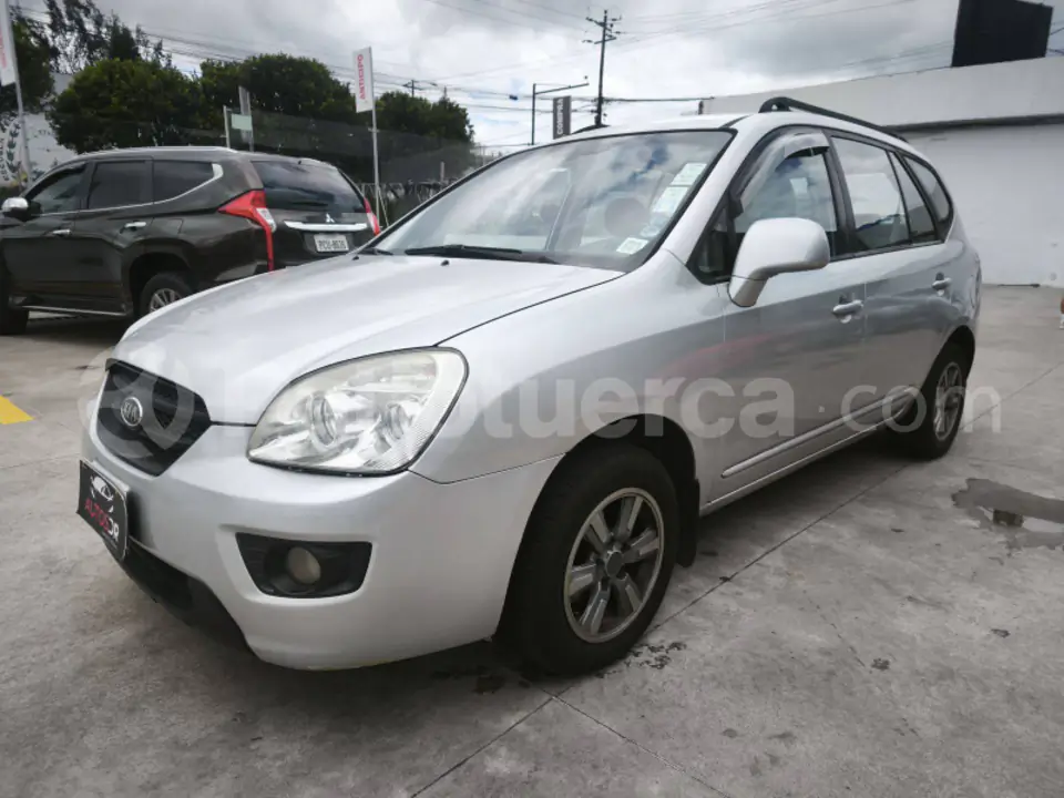 Foto 1 de Kia Carens Rondo