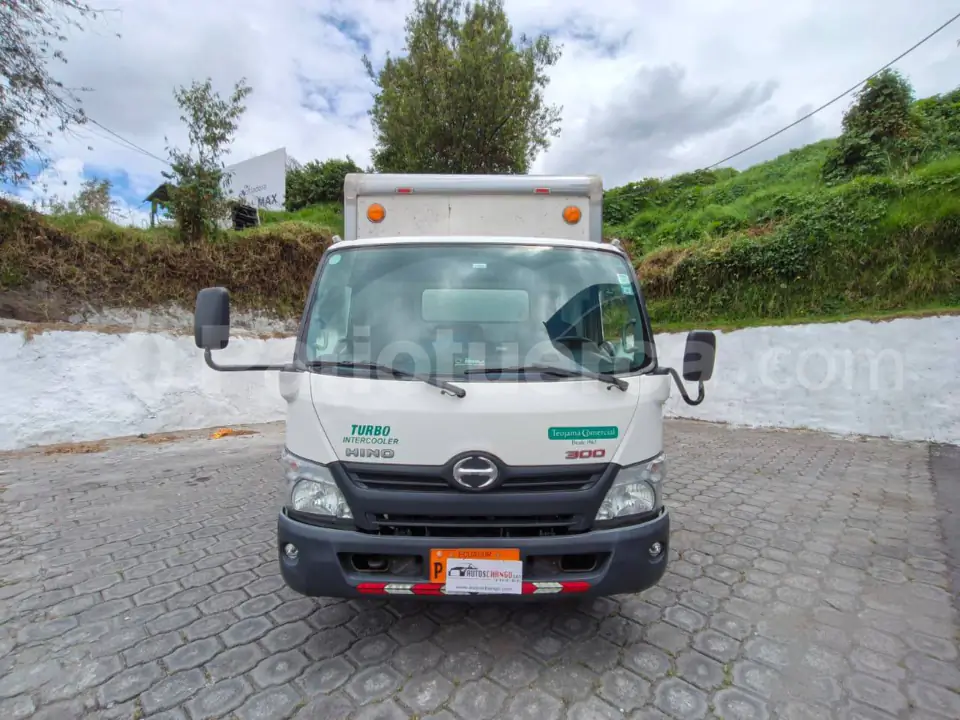 Foto 1 de Hino 616