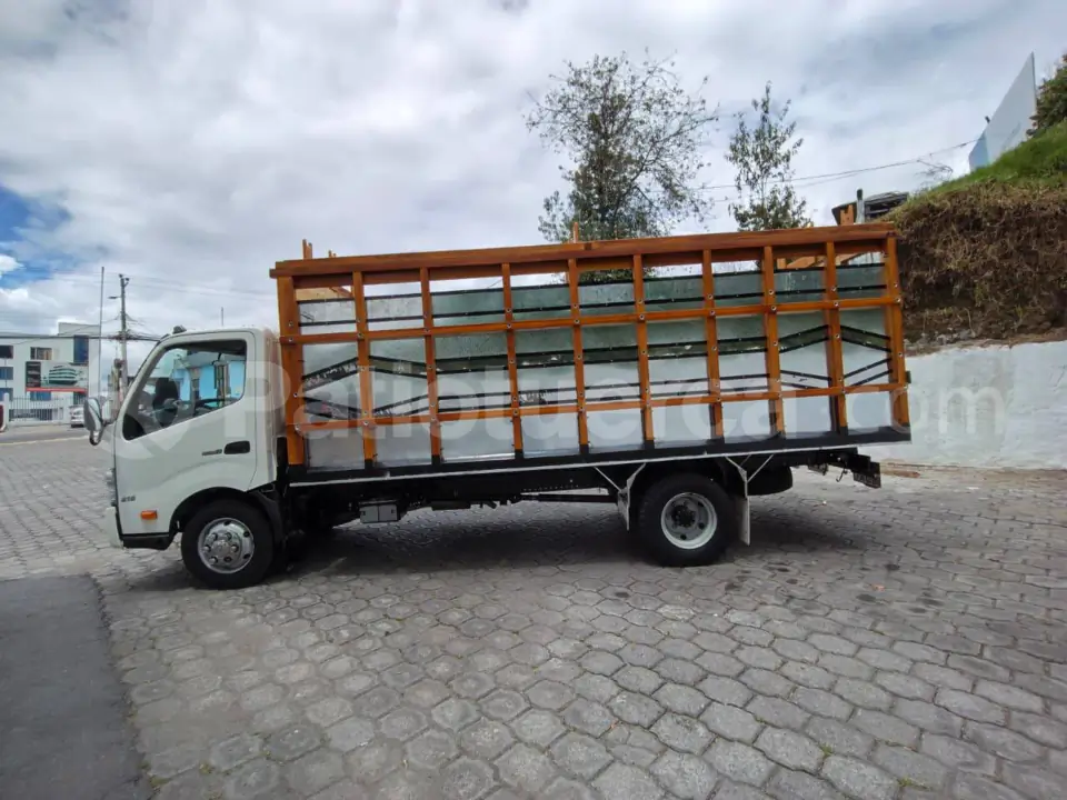 Foto 4 de Hino DUTRO 816