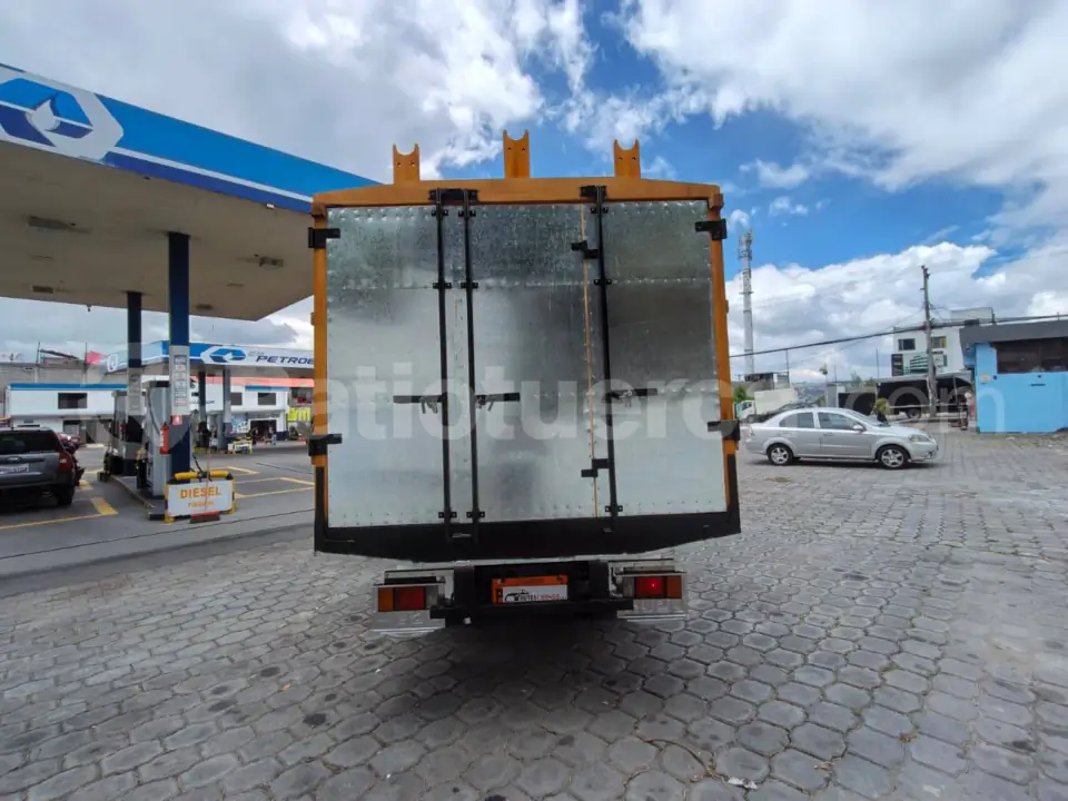 Foto 7 de Hino DUTRO 816