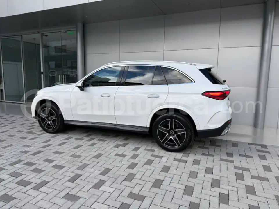 Foto 2 de Mercedes Benz GLC 300 AMG LINE