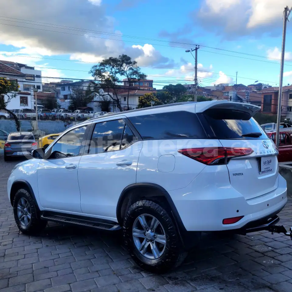 Foto 4 de Toyota New Fortuner