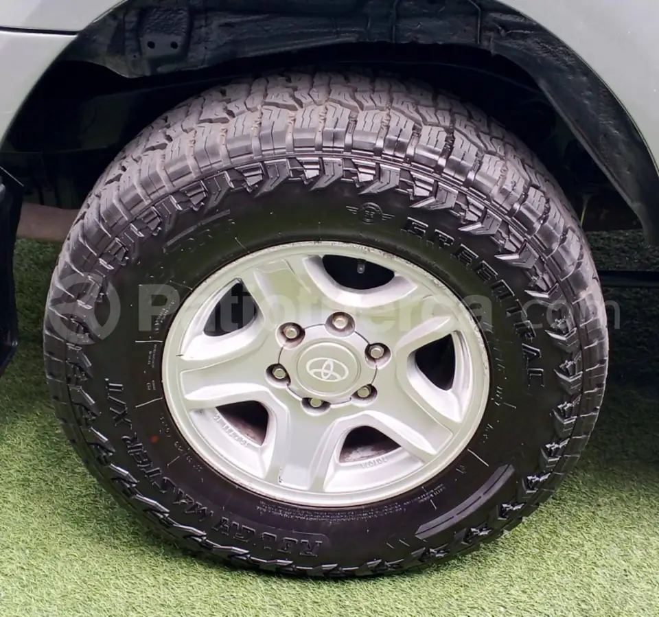 Foto 13 de Toyota Land Cruiser Prado GX