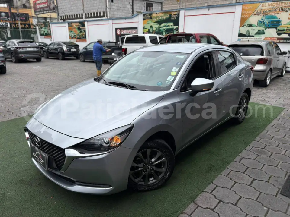 Foto 2 de Mazda 2 SDN CORE