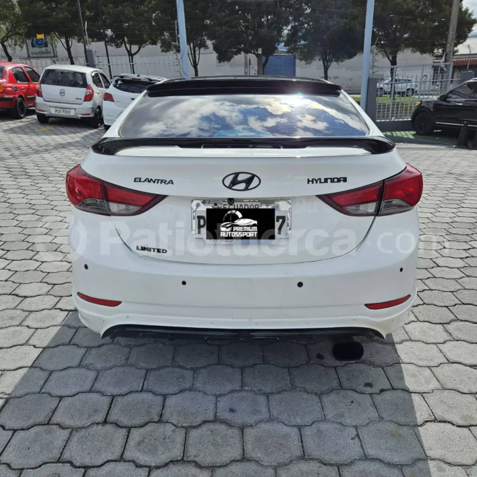 Foto 3 de Hyundai Elantra