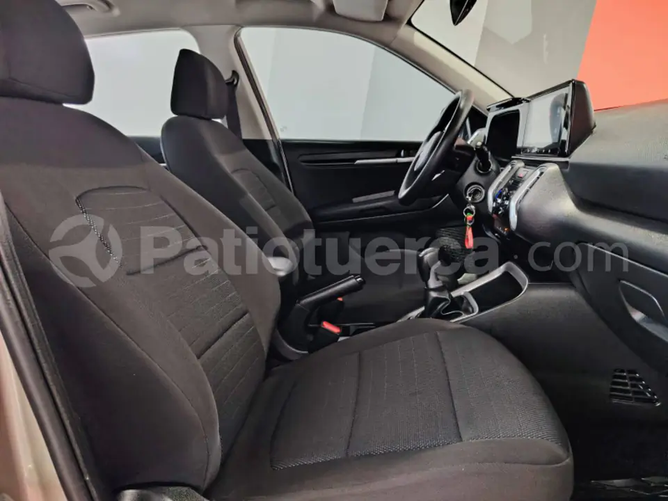 Foto 16 de Kia SONET LX STD