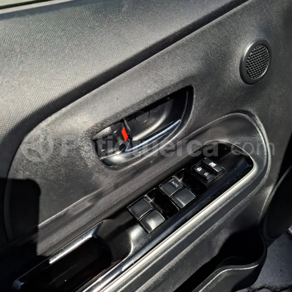Foto 9 de Toyota Prius C Sport