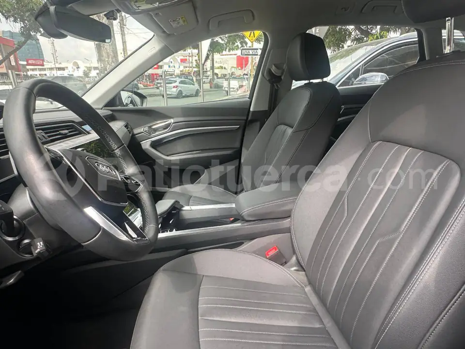 Foto 2 de Audi Q8 e-tron 50 Sportback