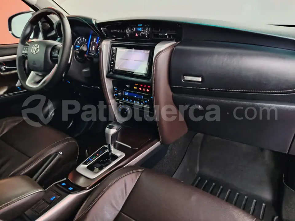 Foto 21 de Toyota Fortuner