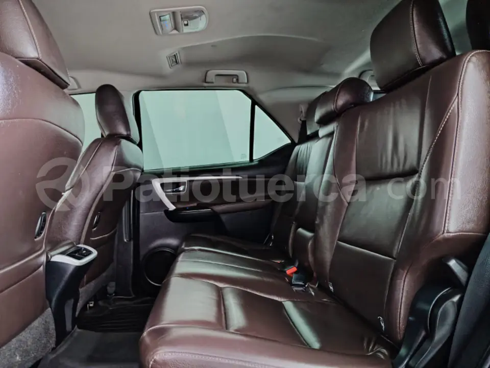 Foto 30 de Toyota Fortuner