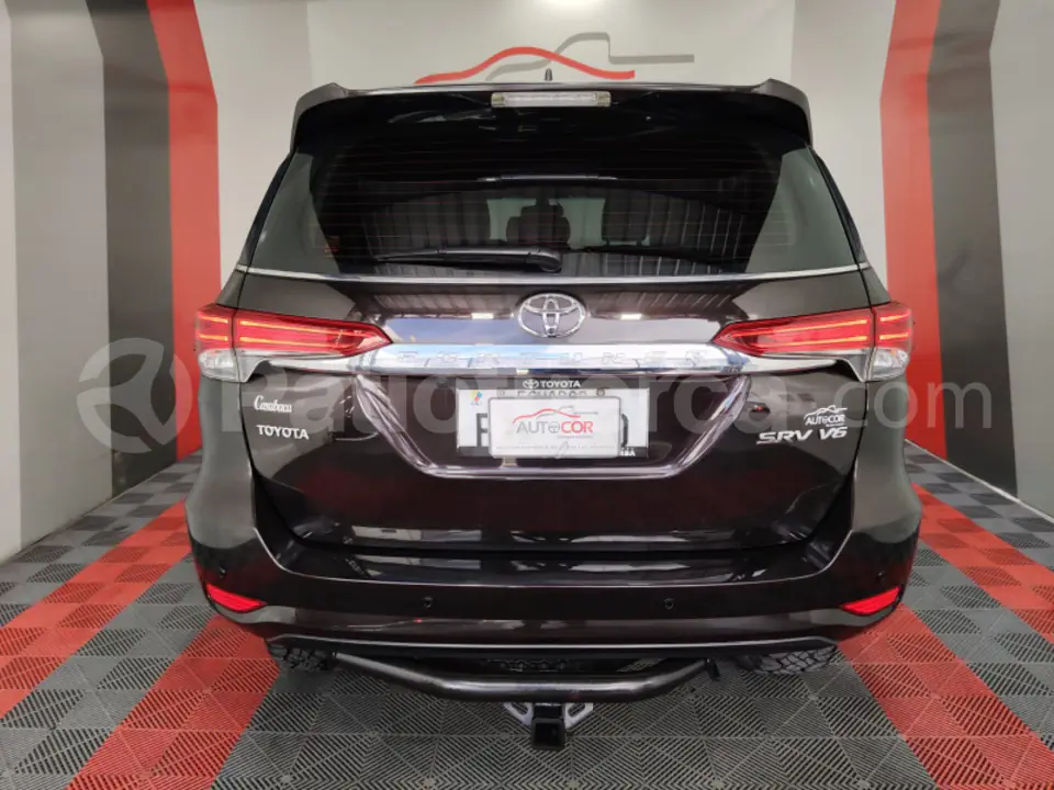 Foto 3 de Toyota New Fortuner