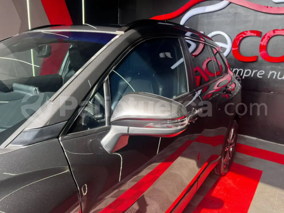 Foto 7 de Toyota Corolla Cross High