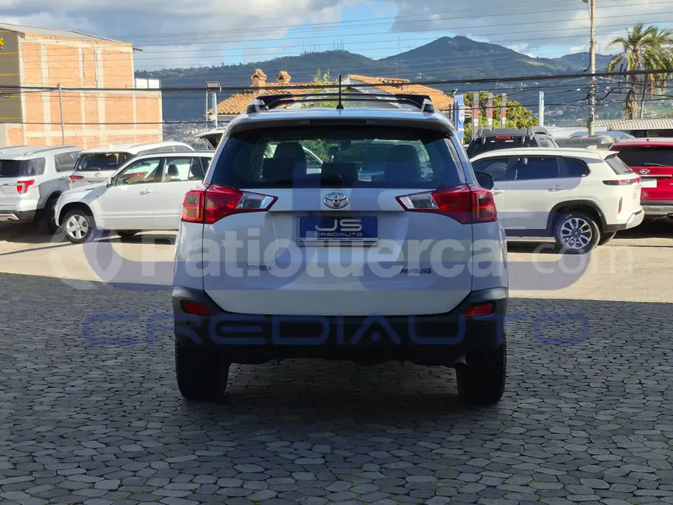Foto 4 de Toyota NEW RAV4 AC 2.0 5P