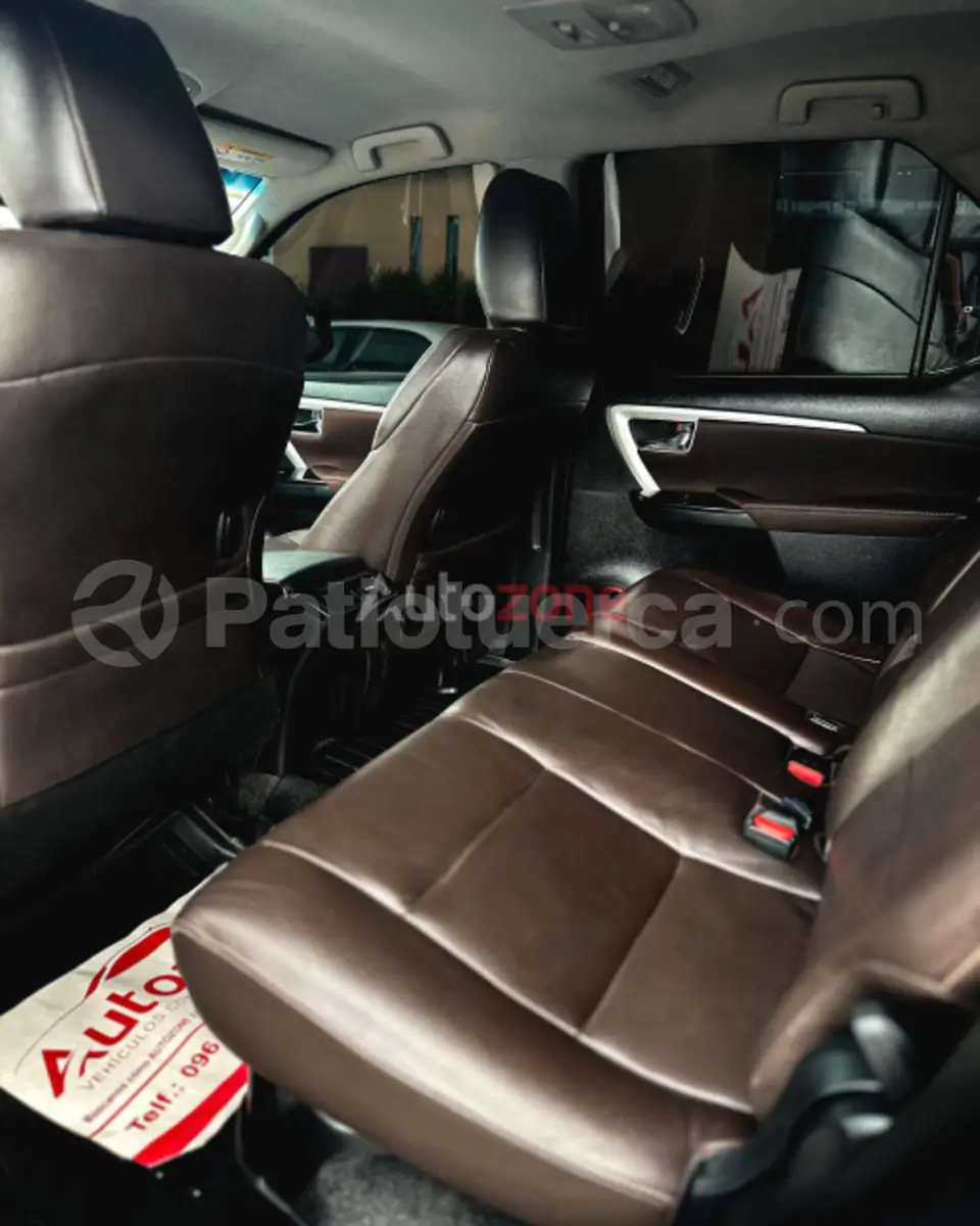 Foto 13 de Toyota New Fortuner