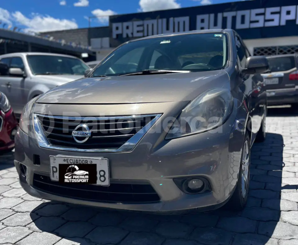 Foto 3 de Nissan Versa
