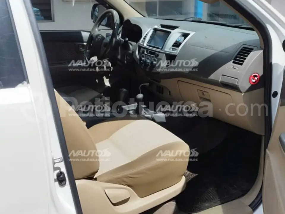 Foto 6 de Toyota Fortuner 2.7