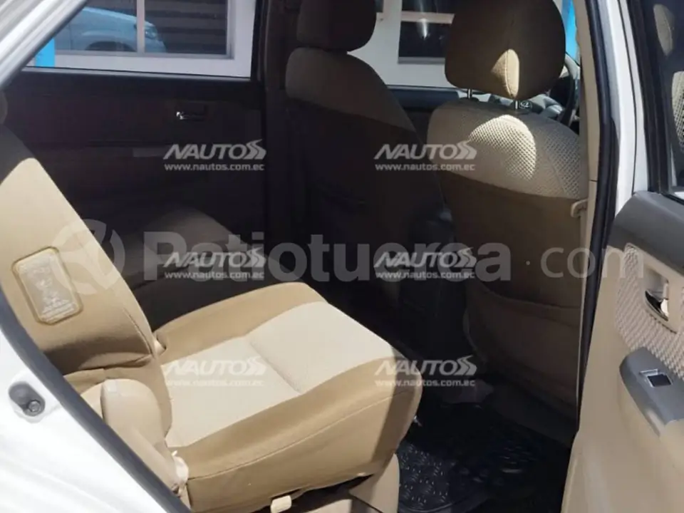 Foto 8 de Toyota Fortuner 2.7