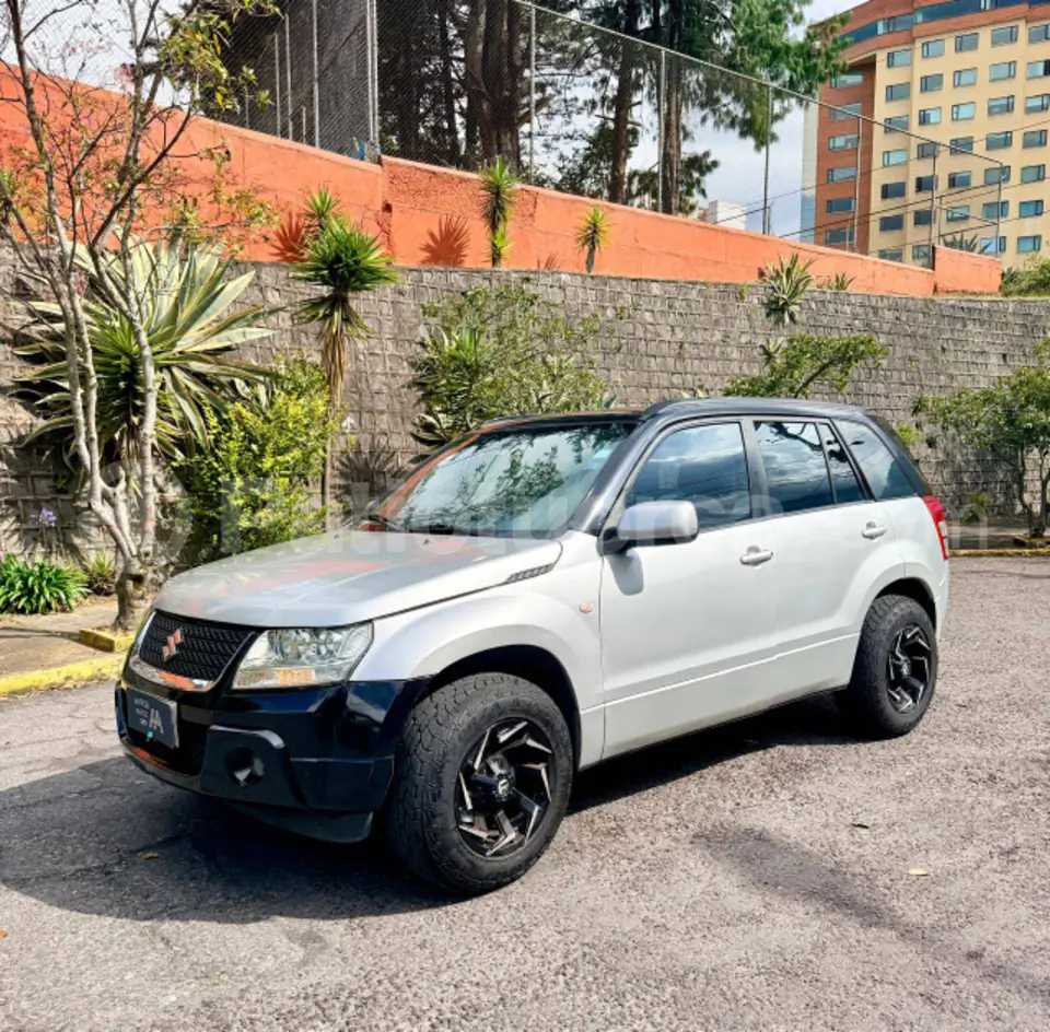 Foto 1 de Suzuki Grand Vitara SZ 2.4