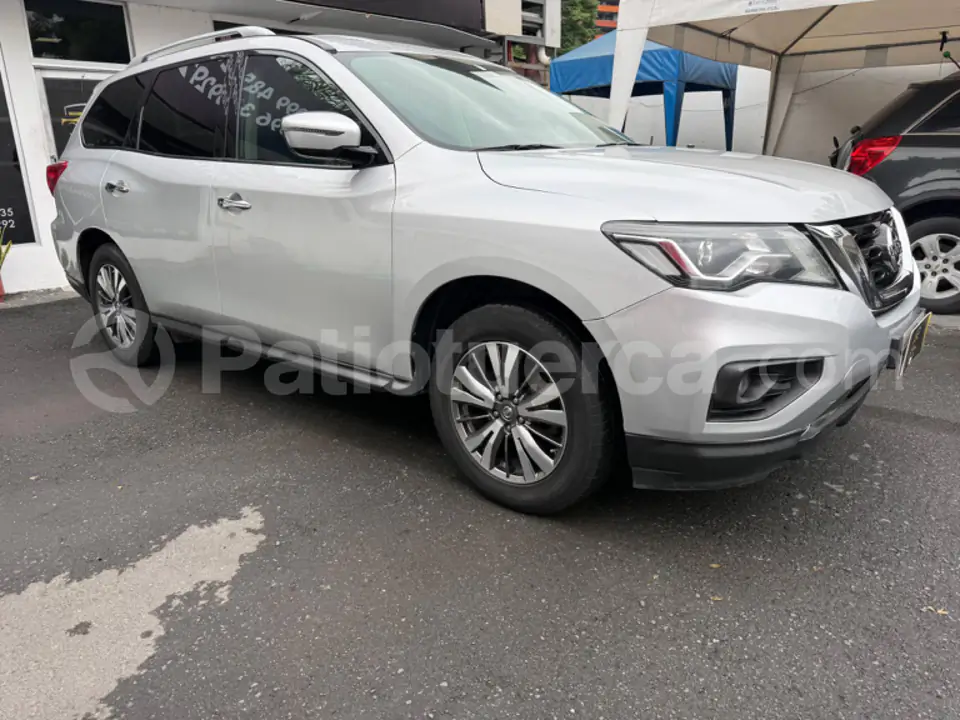 Foto 3 de Nissan Pathfinder Advance