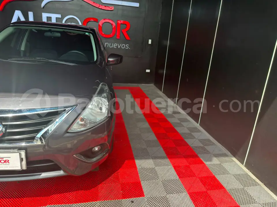 Foto 4 de Nissan Versa