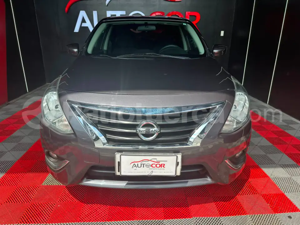 Foto 3 de Nissan VERSA ADVANCE