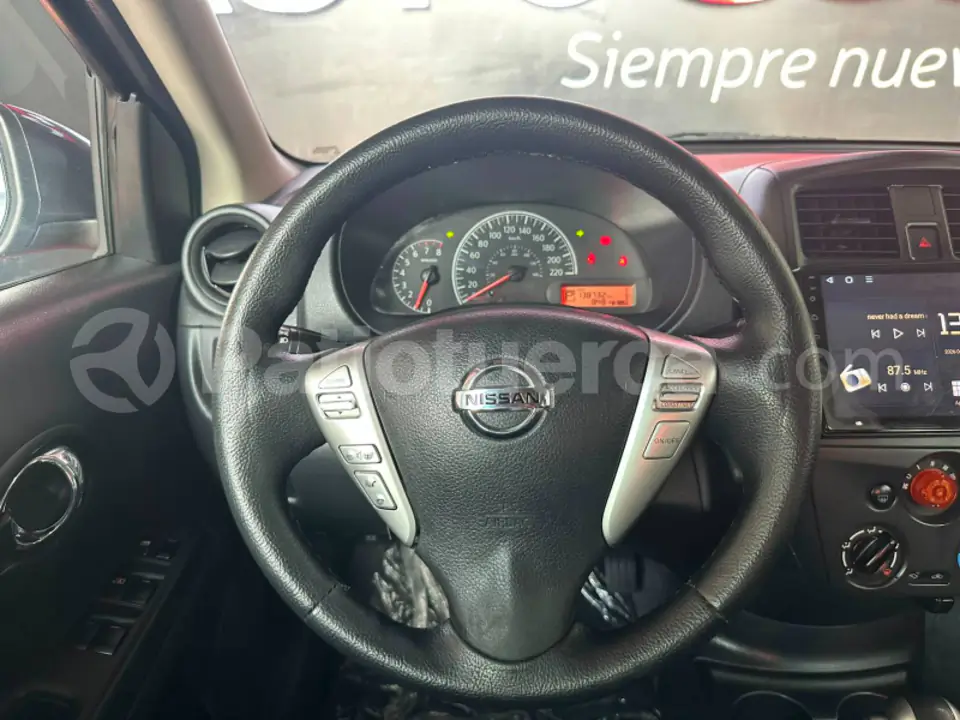 Foto 13 de Nissan VERSA ADVANCE