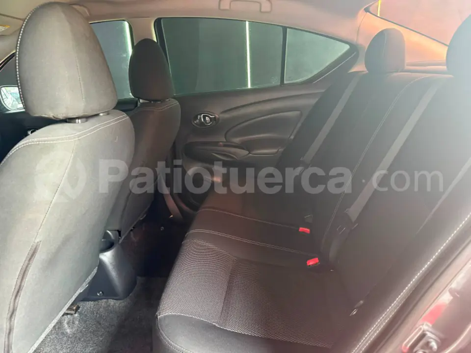Foto 19 de Nissan VERSA ADVANCE