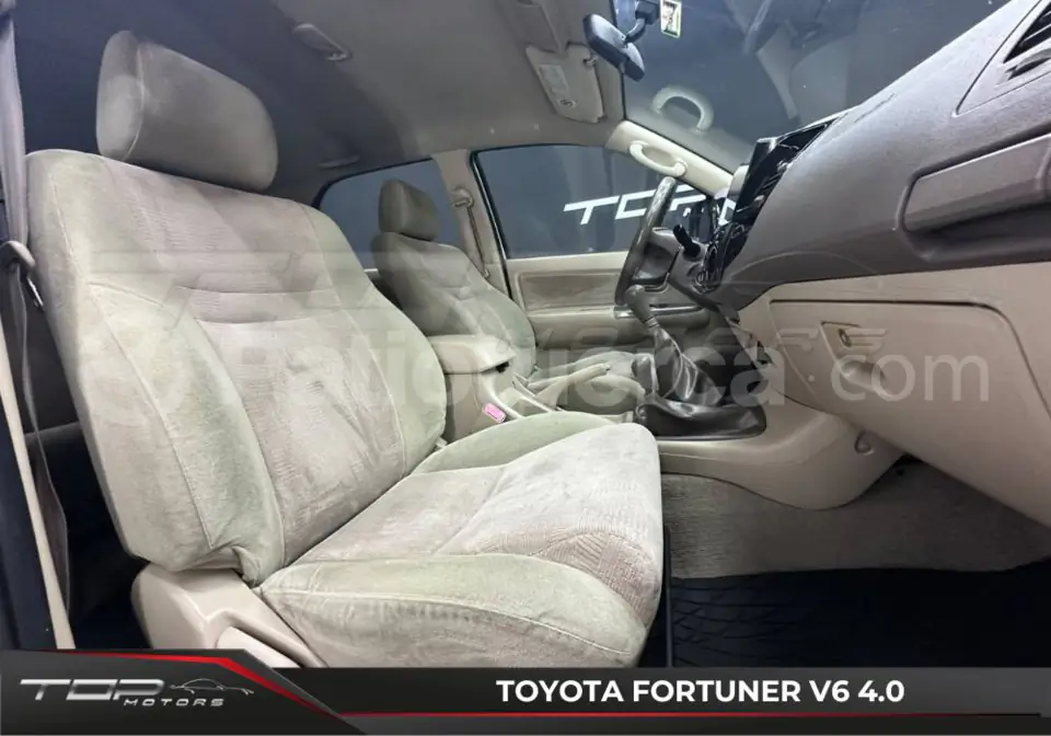 Foto 10 de Toyota Fortuner 4.0