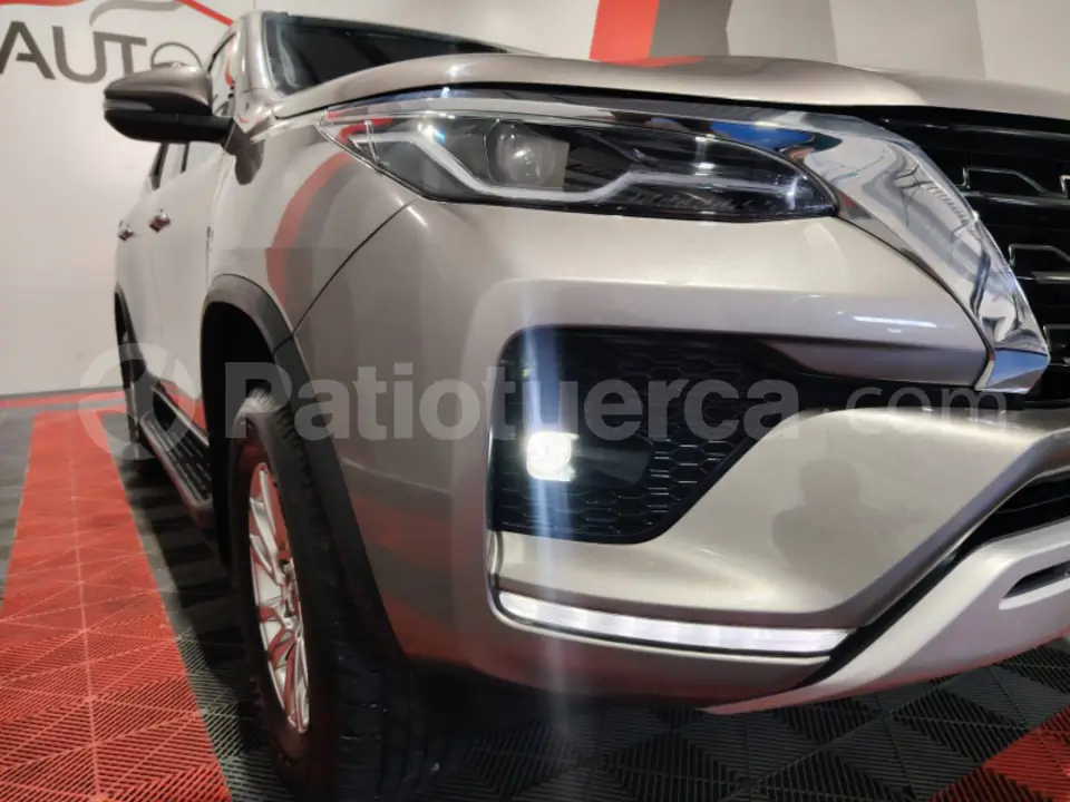 Foto 2 de Toyota Fortuner