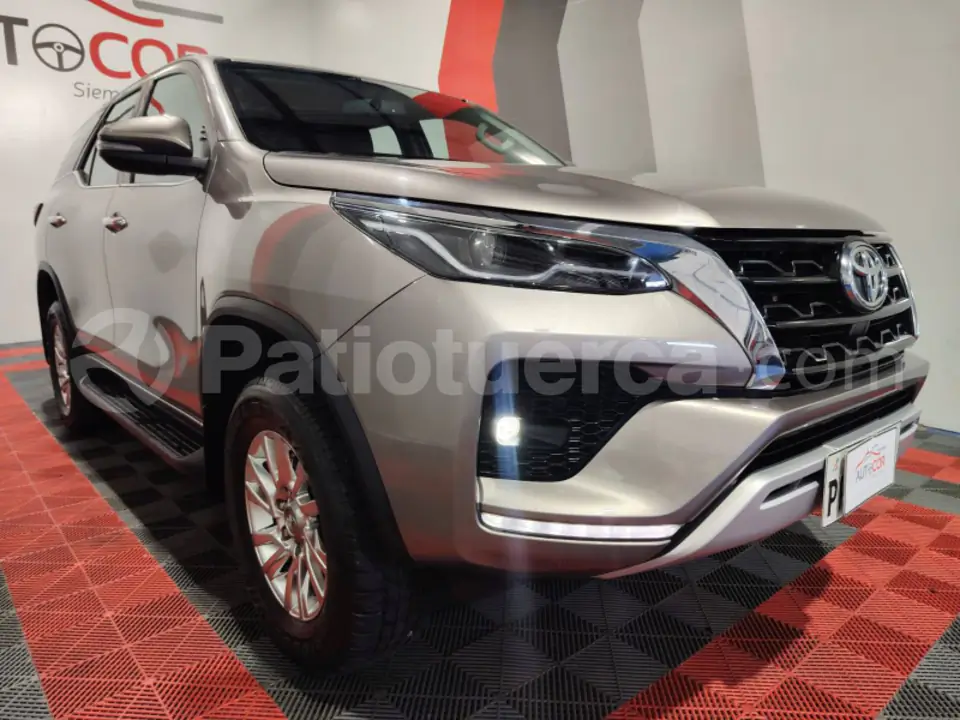 Foto 3 de Toyota Fortuner