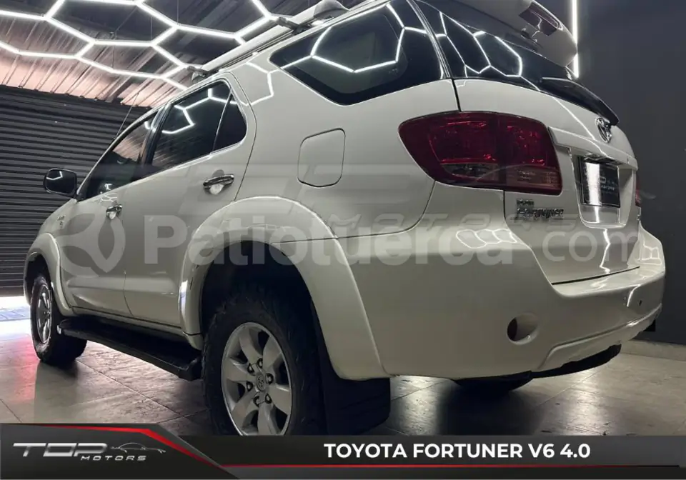 Foto 4 de Toyota Fortuner 4.0
