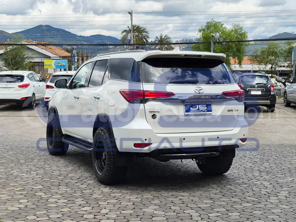 Foto 3 de Toyota New Fortuner