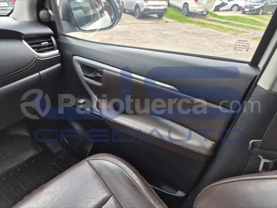 Foto 15 de Toyota Fortuner 4.0