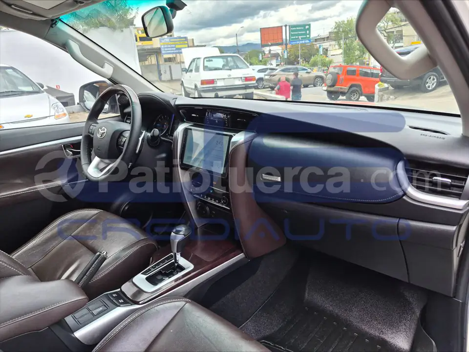 Foto 17 de Toyota Fortuner 4.0