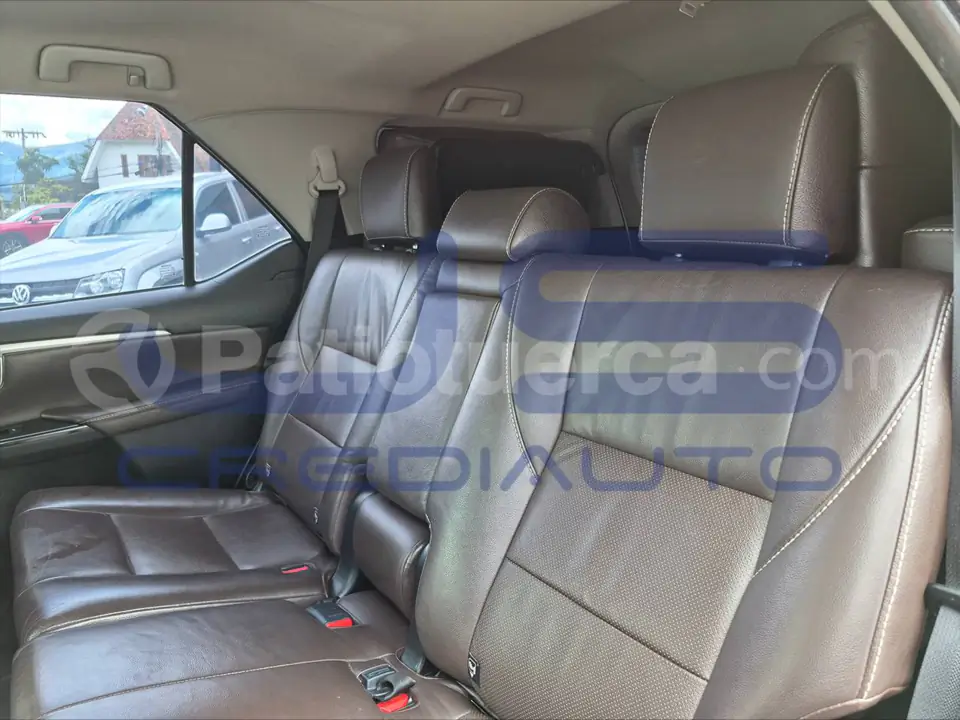 Foto 19 de Toyota Fortuner 4.0
