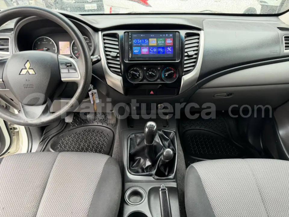 Foto 13 de Mitsubishi L200 GLX