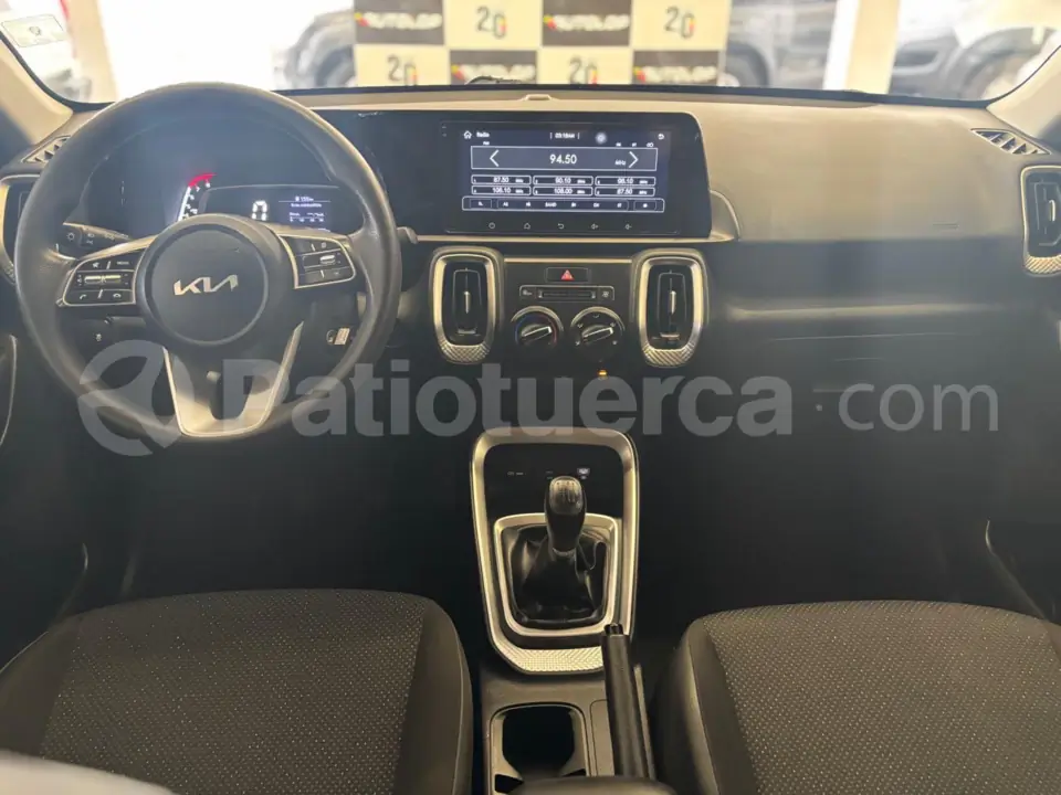 Foto 3 de Kia SONET LX STD