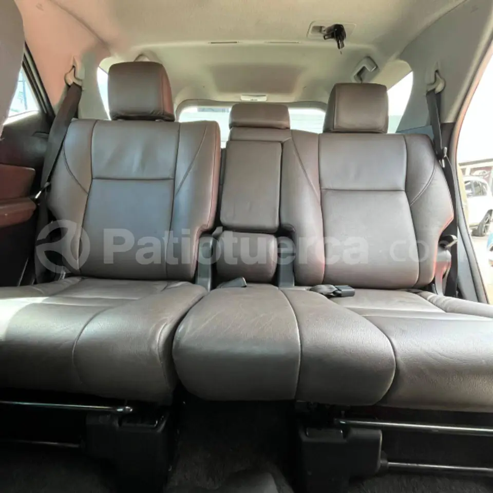 Foto 15 de Toyota New Fortuner