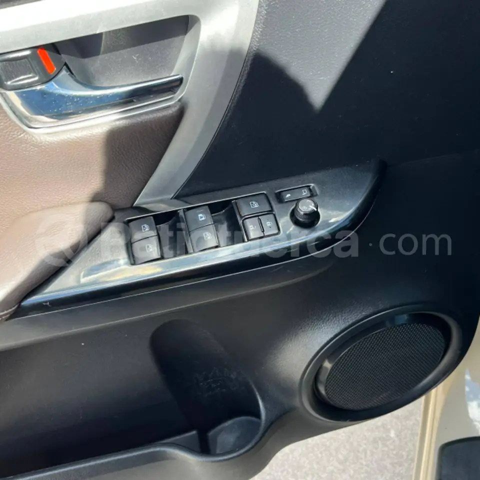 Foto 25 de Toyota New Fortuner