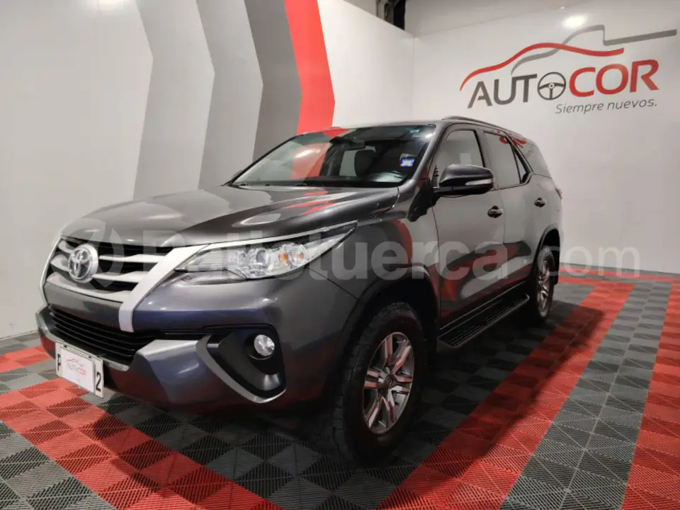 Foto 1 de Toyota Fortuner 2.7