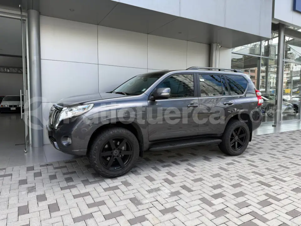 Foto 1 de Toyota Land Cruiser Prado