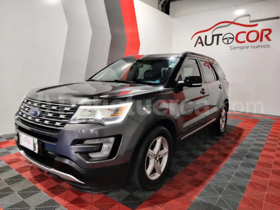 Foto 1 de Ford Explorer XLT
