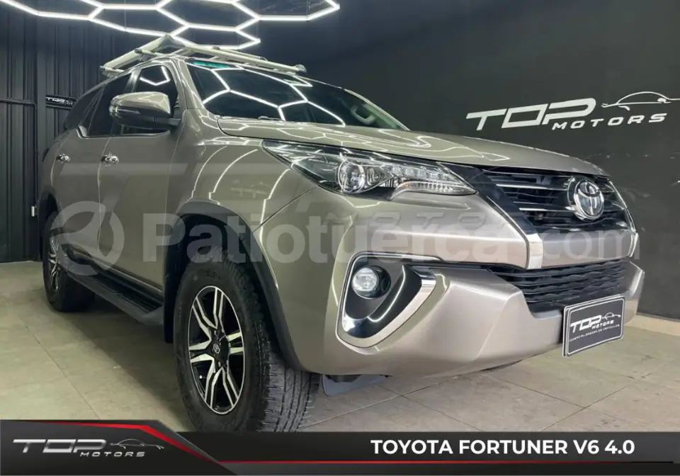 Foto 1 de Toyota Fortuner 4.0