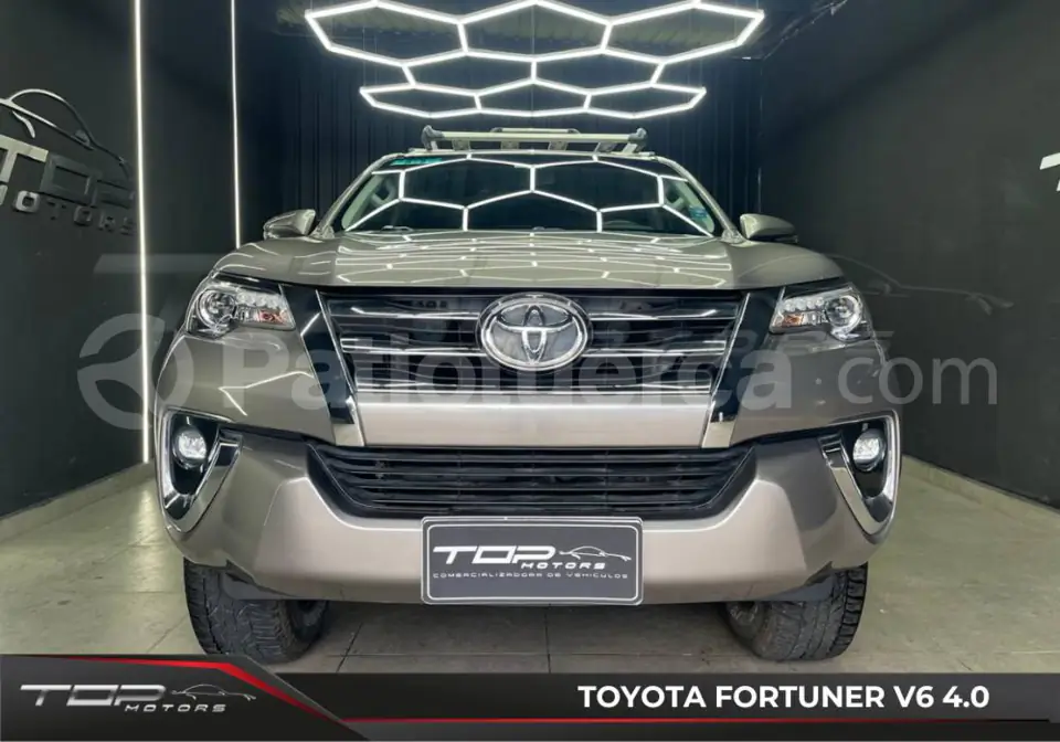 Foto 2 de Toyota Fortuner 4.0