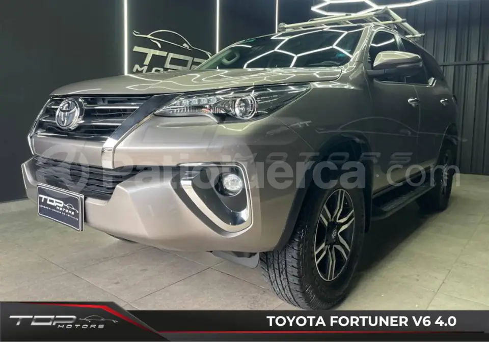Foto 3 de Toyota Fortuner 4.0