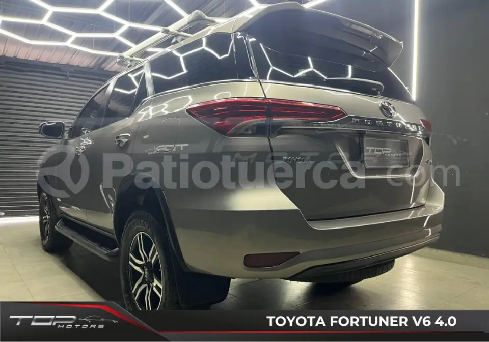 Foto 4 de Toyota Fortuner 4.0